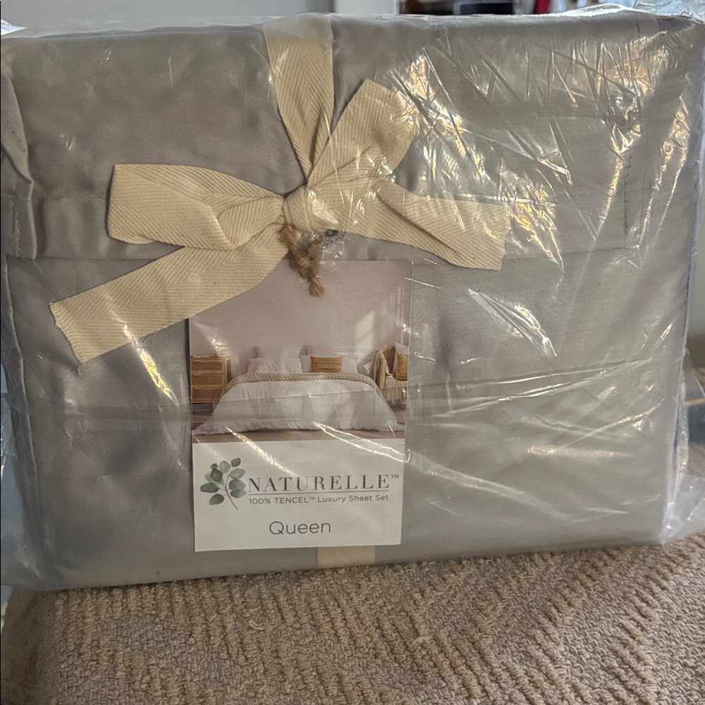 NATURELLE 100% Tencel Queen Sheet Set - Dove  Gray